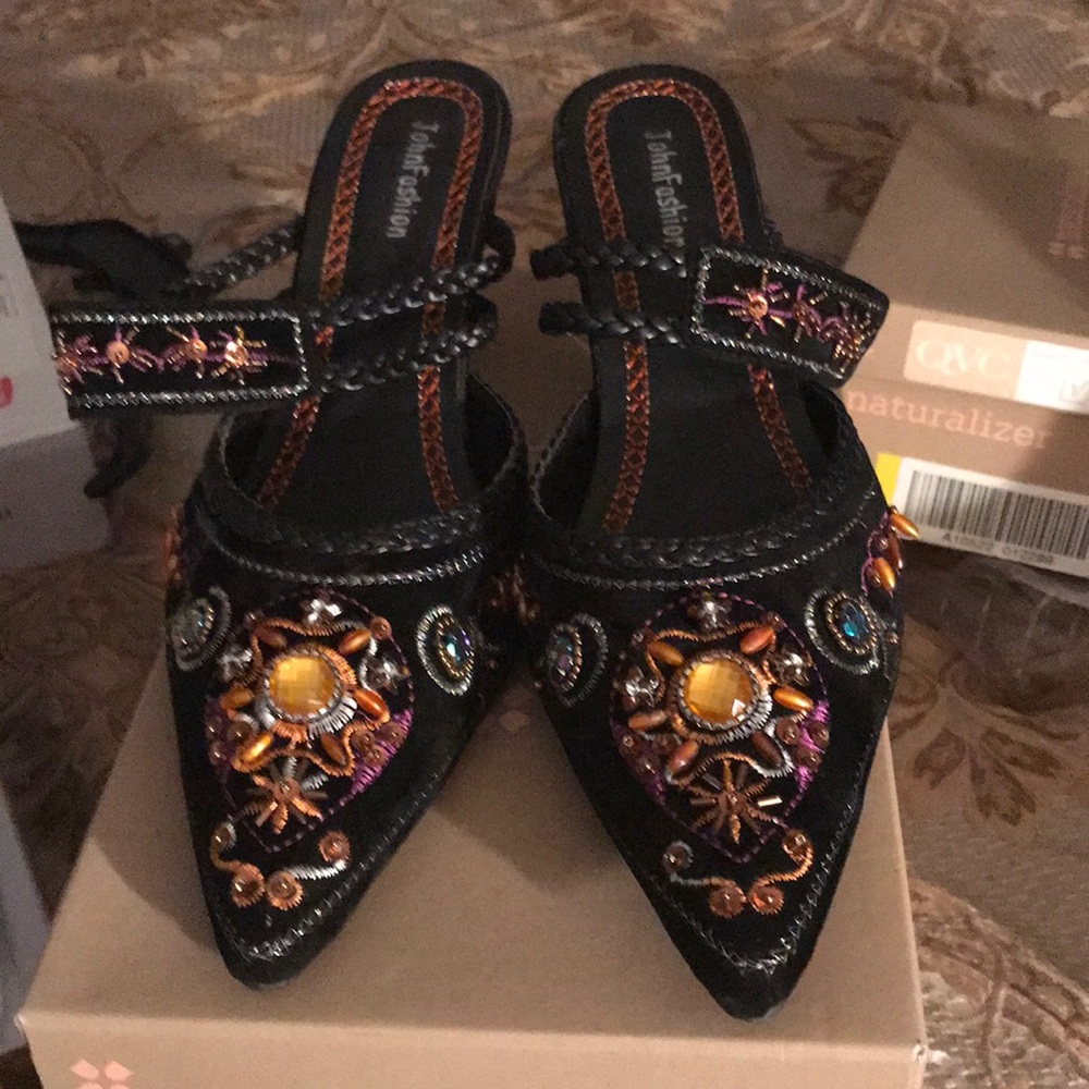 Shoes - Picture 5 of 7